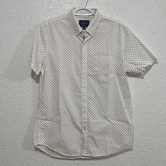 American Eagle Medium Seriously Soft White & Maroon Patterned Button Down Shirt - Picture 2 of 6